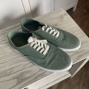 Universal Thread Green Sneakers Sz 10